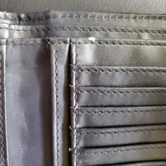 Kenneth Cole Reaction Wallet - Picture 4 of 6